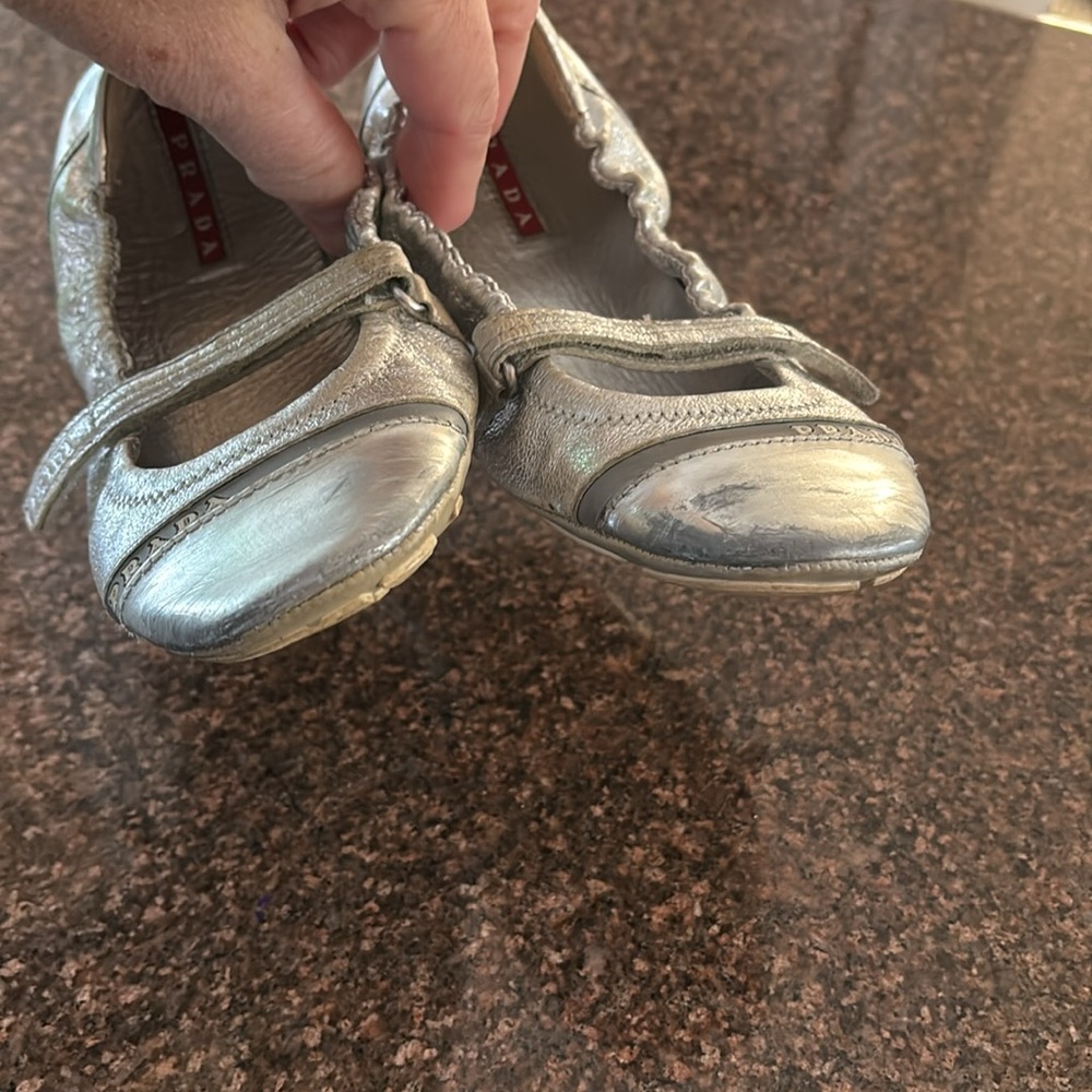 PRADA GIRLS SILVER MARY JANE FLATES-1 - Picture 10 of 13